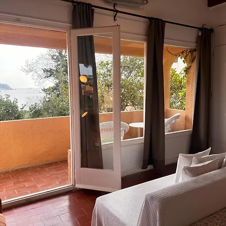 Villa Casa Unica Con Jardin A 45 Metros De La Playa. Be